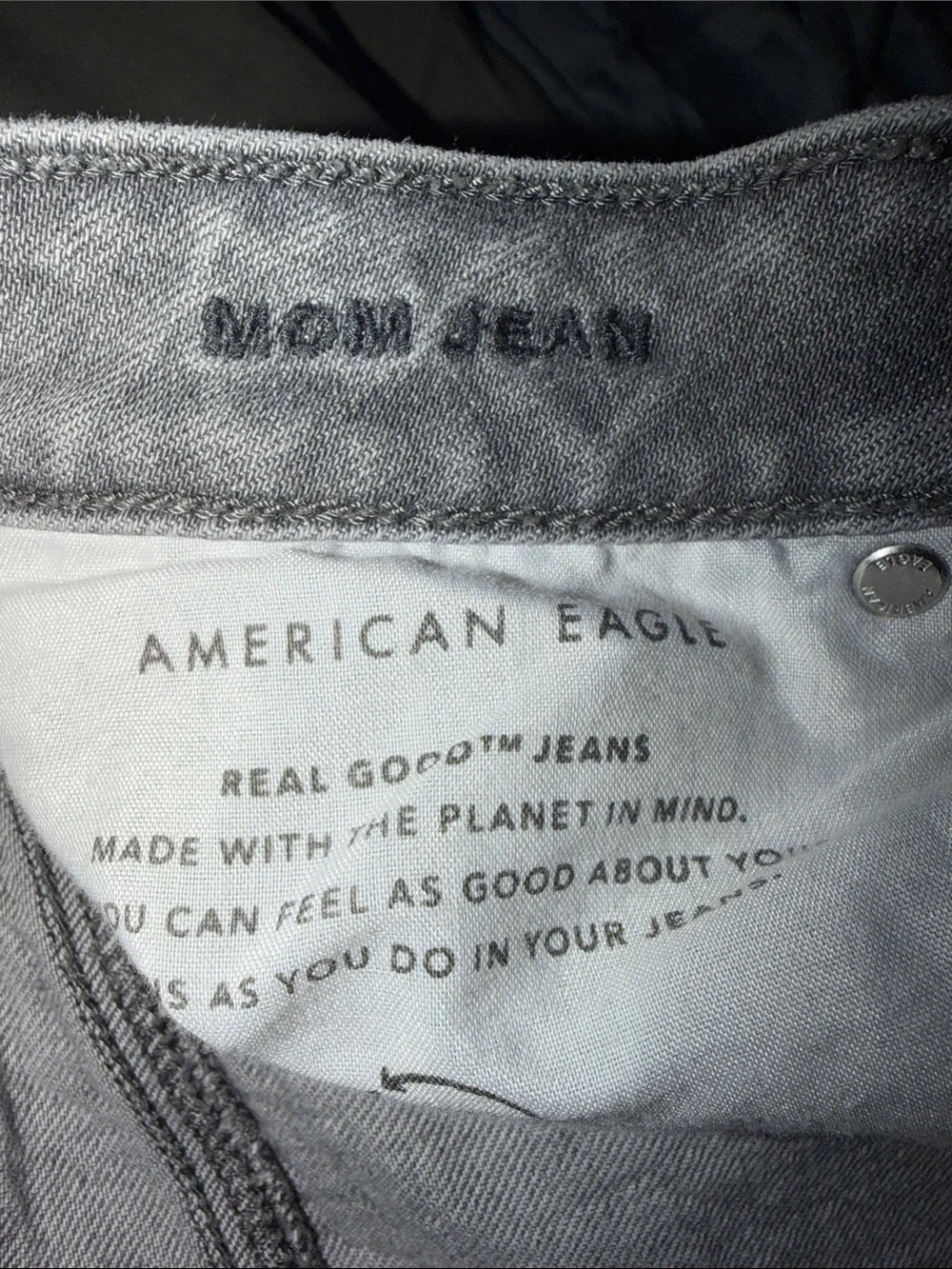 AE American Eagle Womens 10 Regular Mom Jeans Gray Distressed Ripped Denim 30